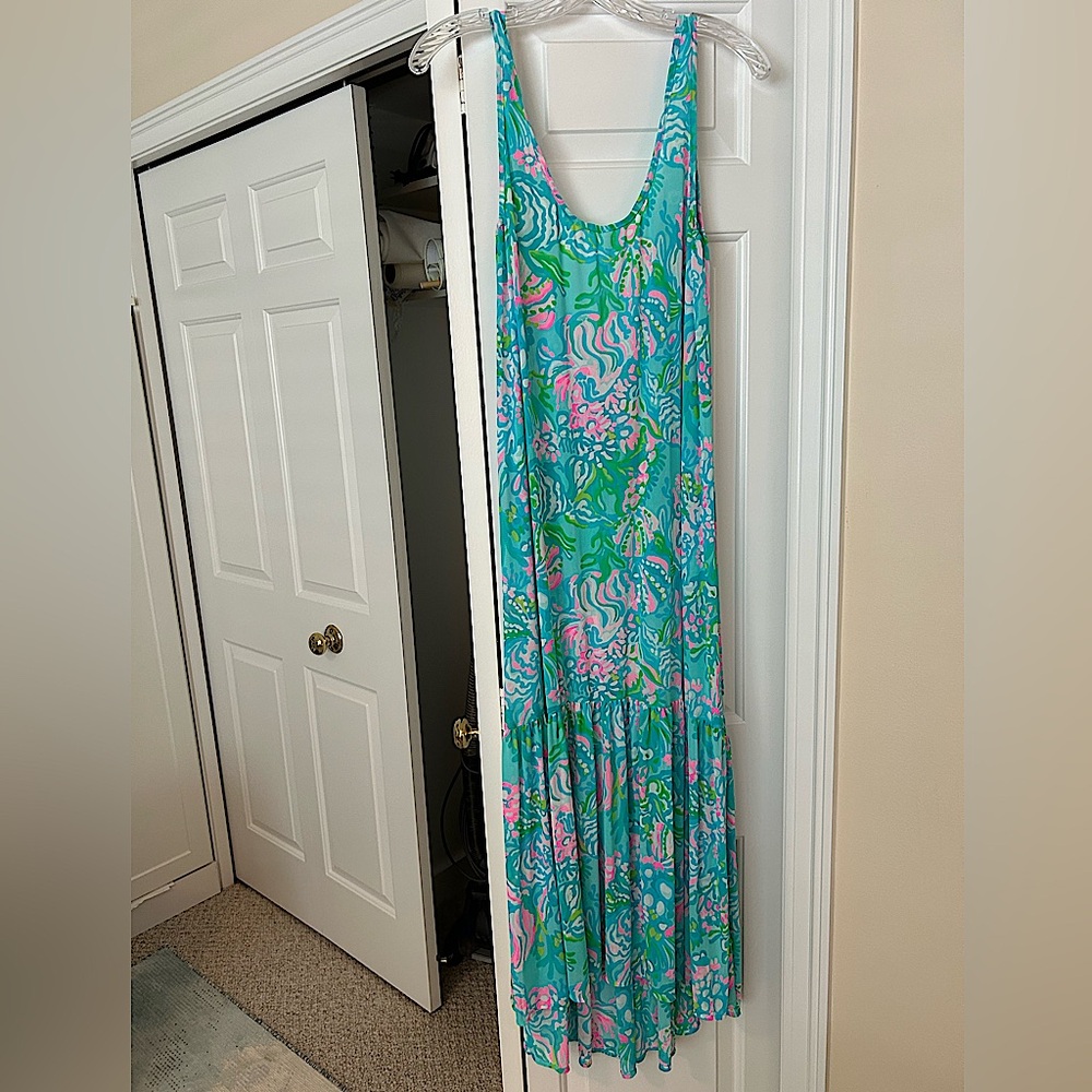 Lilly Pulitzer beach coverup. No size listed. Measurements in photos.